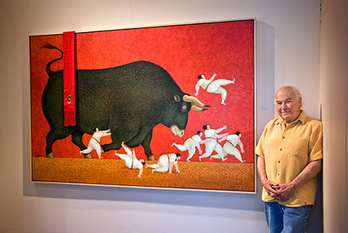 Lowell Herrero next to "Pamplona Iruna"